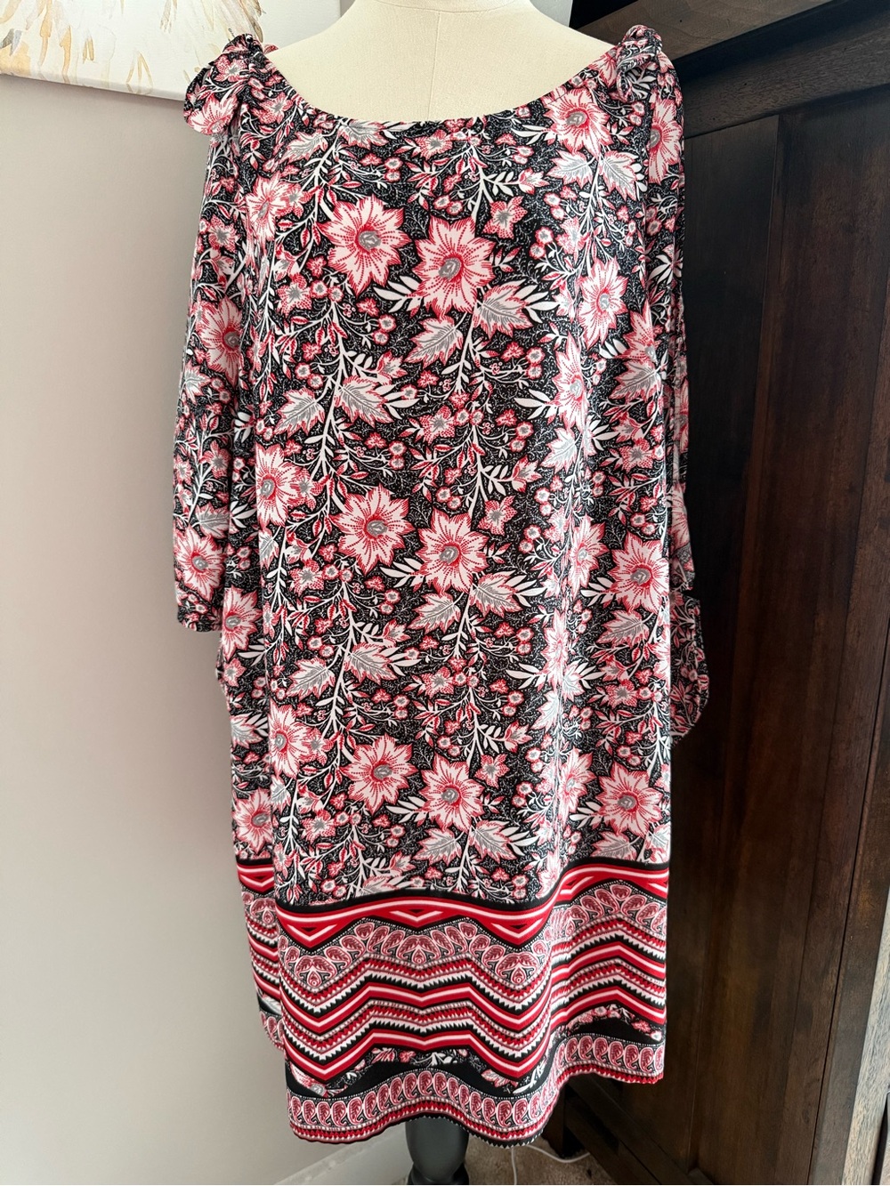 Bebop Floral Boatneck Open Arm Shift Dress